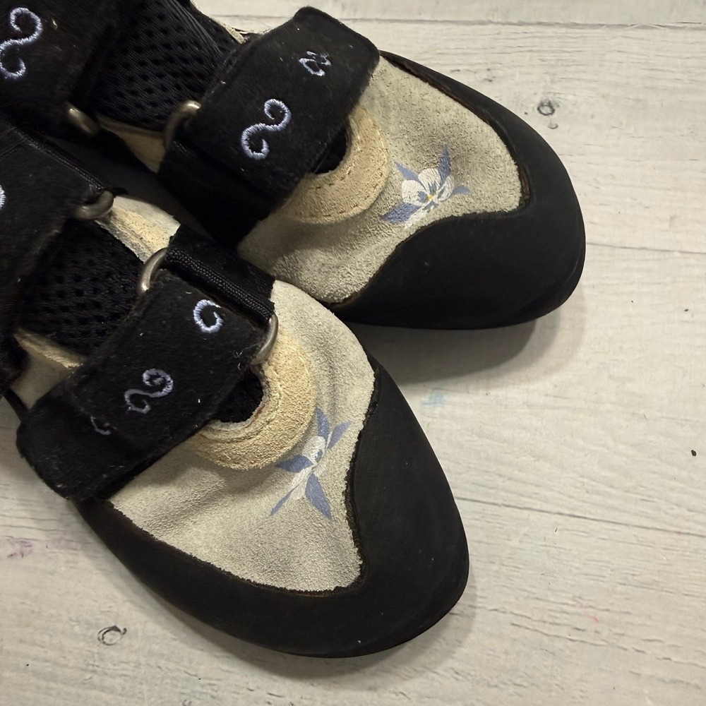 Stealth Black‎ Magic women's rock climbing shoes size 6